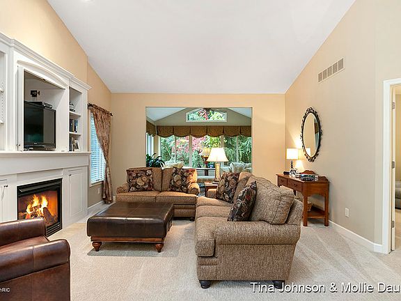 4th image of 4382 Willow Lane Dr NE