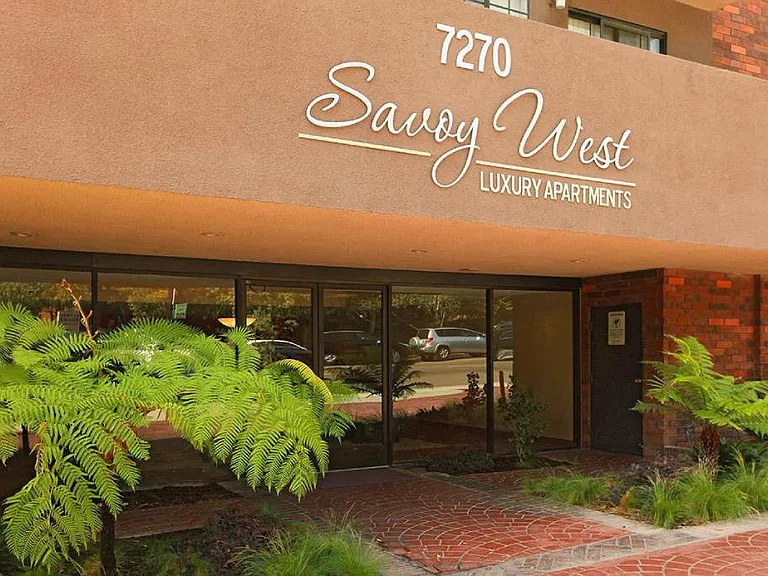 Savoy West Apartments — Photo 16