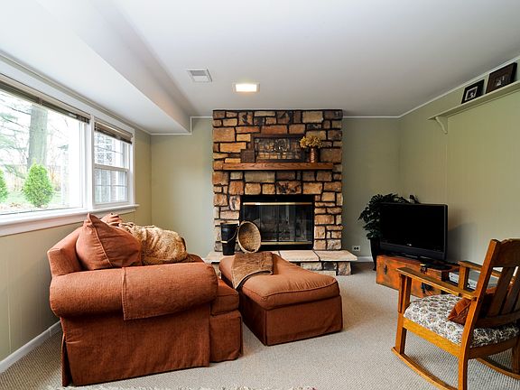 5th image of 312 N Windsor Dr