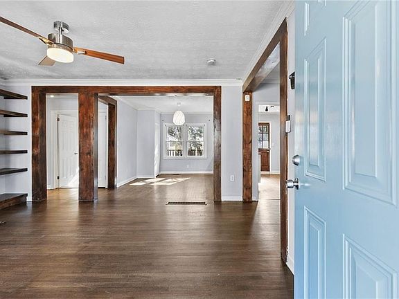 5th image of 1933 Camellia Dr