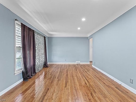 5th image of 17320 Deforest Ave