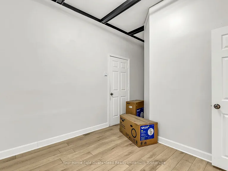 42 Vansittart Ave — Photo 8