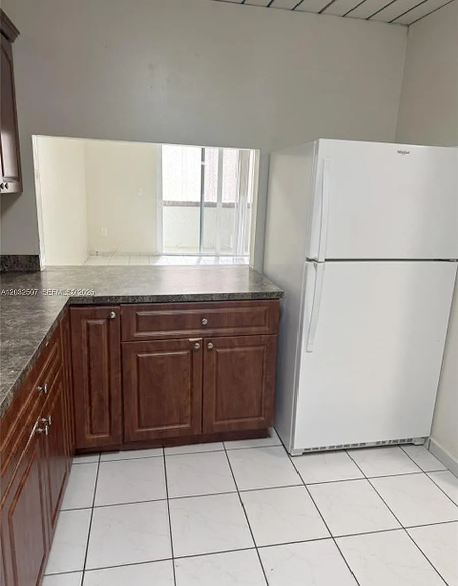 Samari Lake East Condo — Photo 3