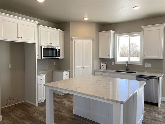 3rd image of 4511 Stillmeadow Cir