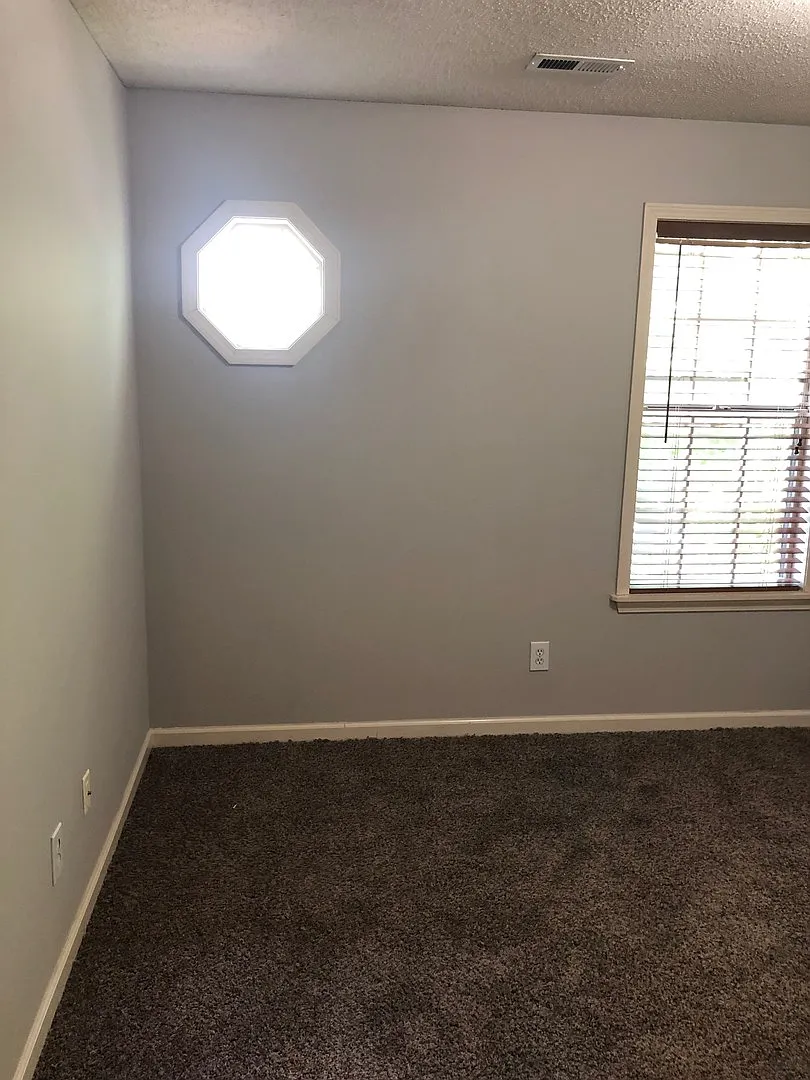 368 Cobblestone Way in Oxford Town home — Photo 3