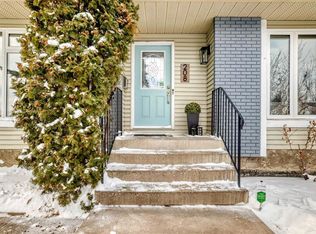 208 E Woodbine Blvd SW, Calgary, AB T2W 4K5