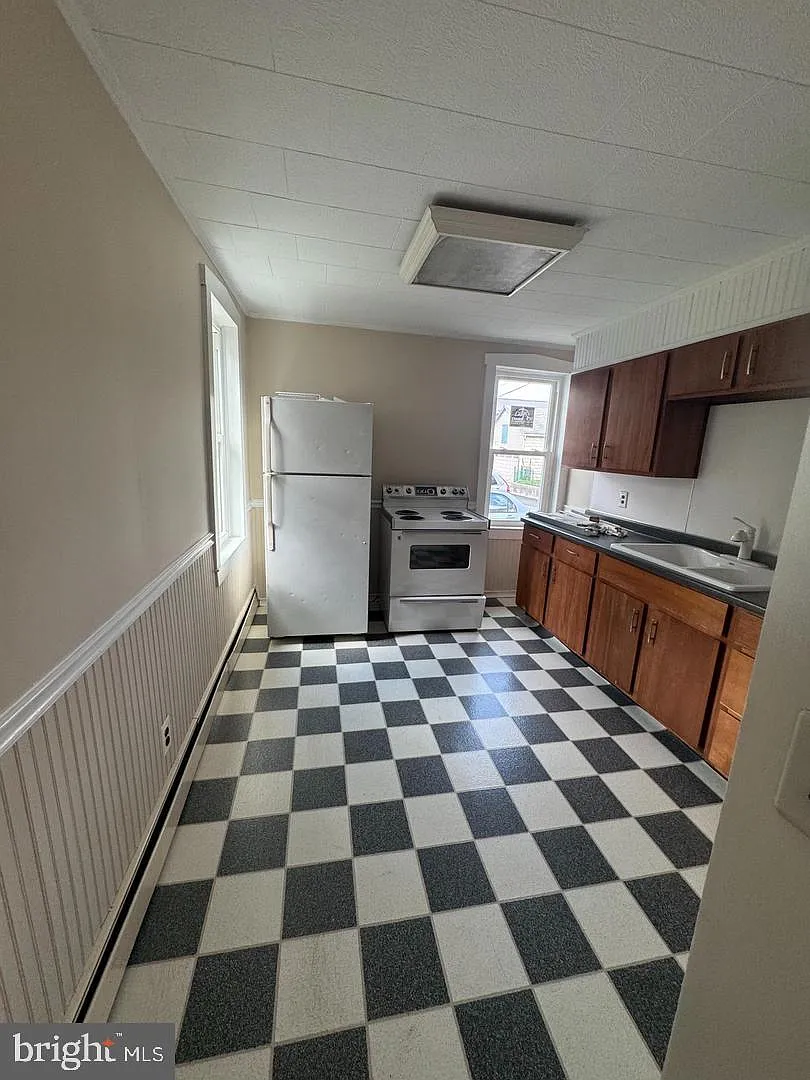 2 bed, 1.0 bath, 1100 sqft, $1,295 — Photo 1