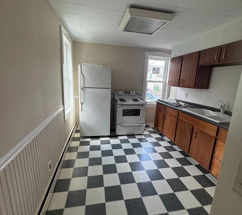 28 W Stiegel St #1