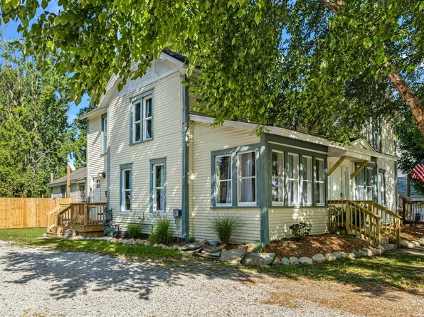 203 S Cleveland Ave, Galien, MI 49113