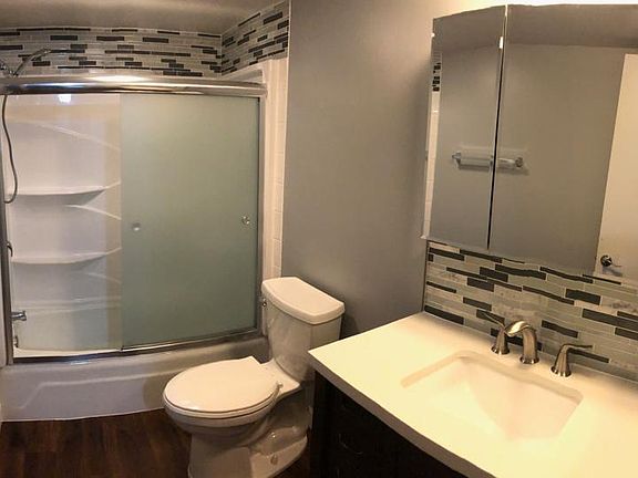 4th image of 943 Manor Ln APT C
