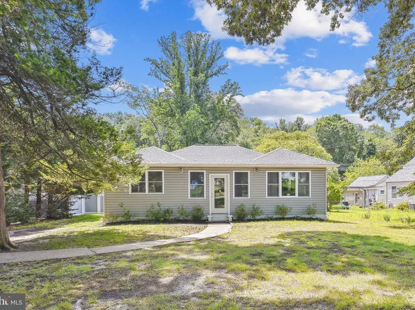 1611 Colony Rd, Pasadena, MD 21122