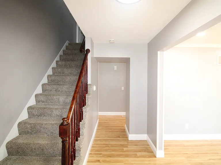 912 Oakwood Farms Ln — Photo 11