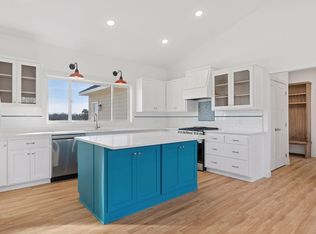 21920 Coral Sea St NE, Cedar, MN 55011