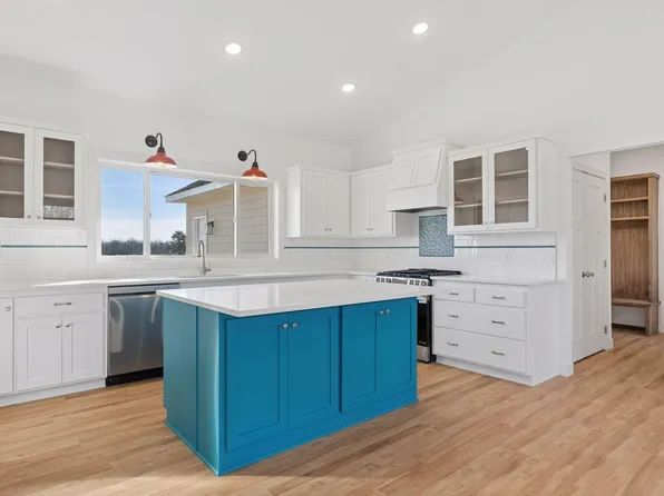 21920 Coral Sea St NE, Cedar, MN 55011