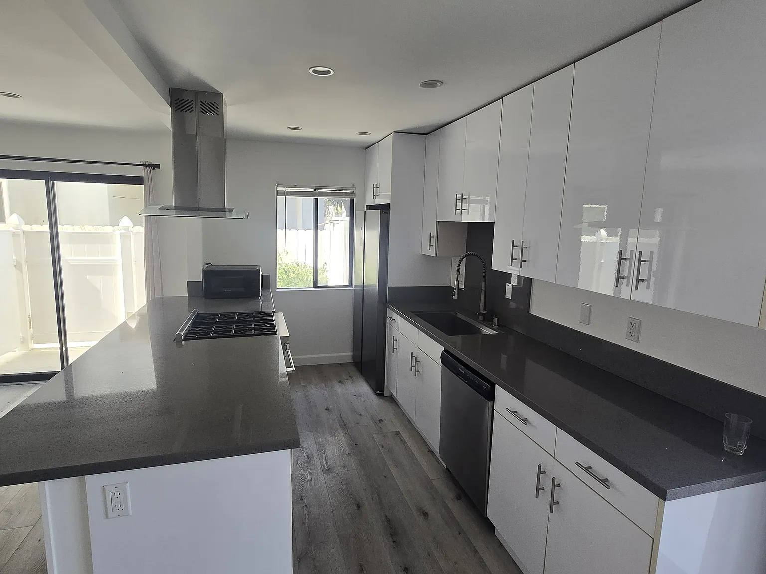 4241 McLaughlin Ave — Photo 3