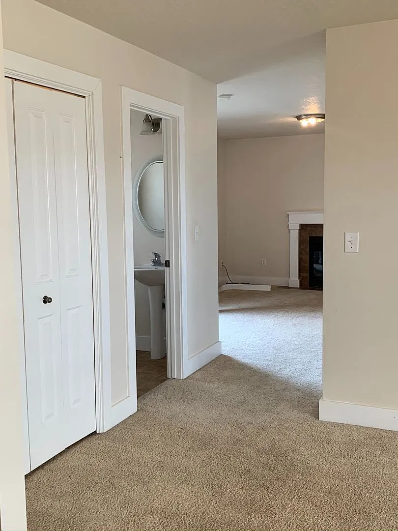 Perfect 3 bed 2.5 bath home in a quiet Middleton neighborhood. — Photo 4