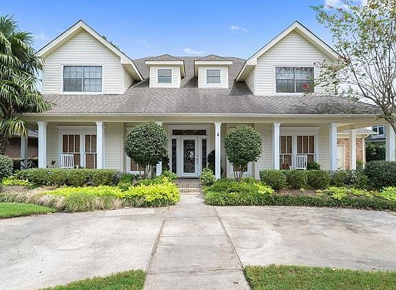 2nd image of 174 Chateau Latour Dr