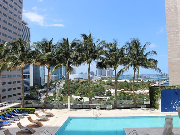 5th image of 325 Biscayne Blvd #10