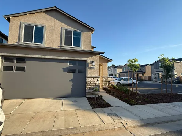 6525 E Clingstone Dr, Fresno, CA
