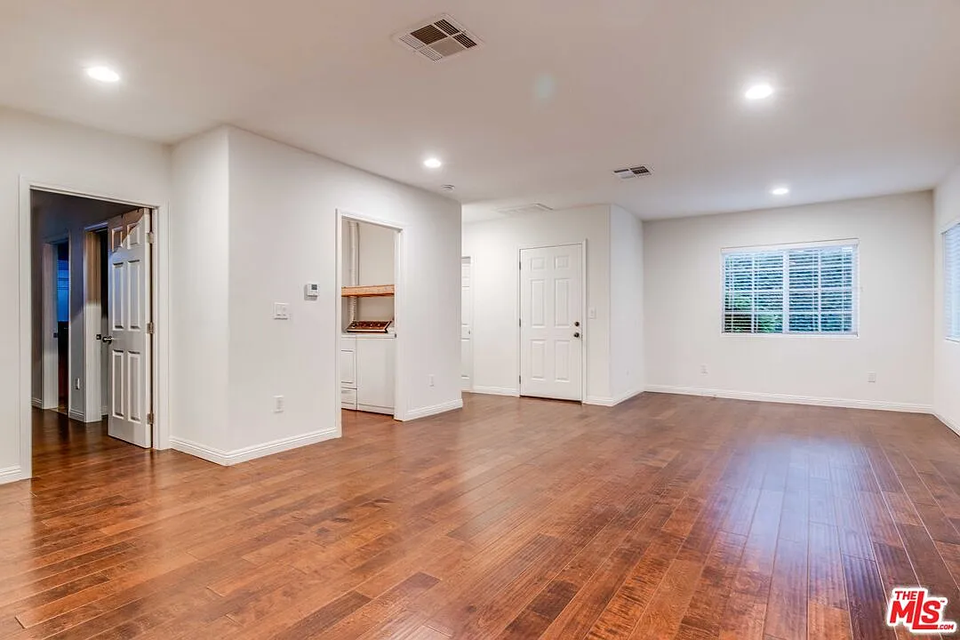 2 bed, 2.0 bath, 1100 sqft, $3,350 — Photo 4