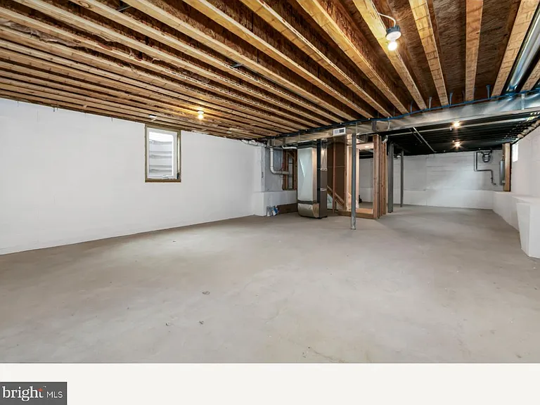 1833 W High St — Photo 38