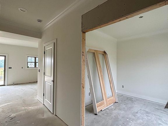 3rd image of 212 Skaggs Blvd