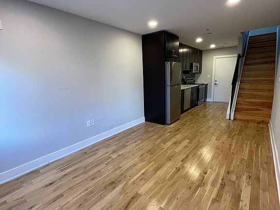 5th image of 1525 W Girard Ave #109