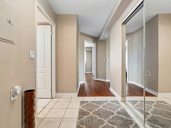 5th image of 890 Sheppard Ave W #206