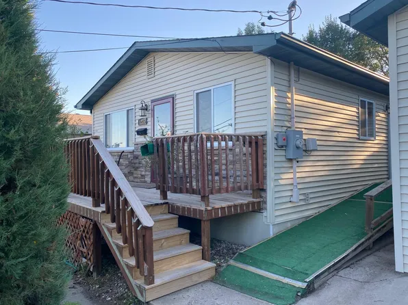 1215 7th St NW, Minot, ND 58703