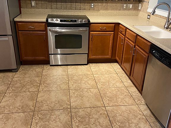3rd image of 1320 Berkman Cir