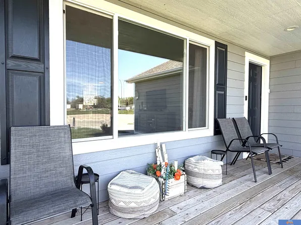 812 Sun Ridge Dr, Beatrice, NE 68310