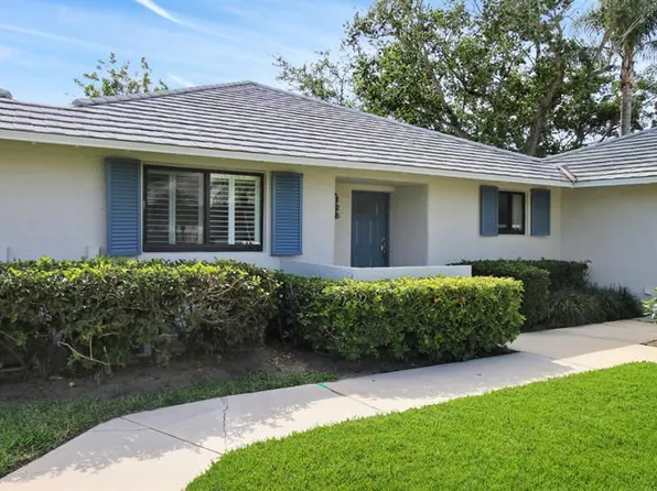 126 Club Dr, Palm Beach Gardens, FL 33418