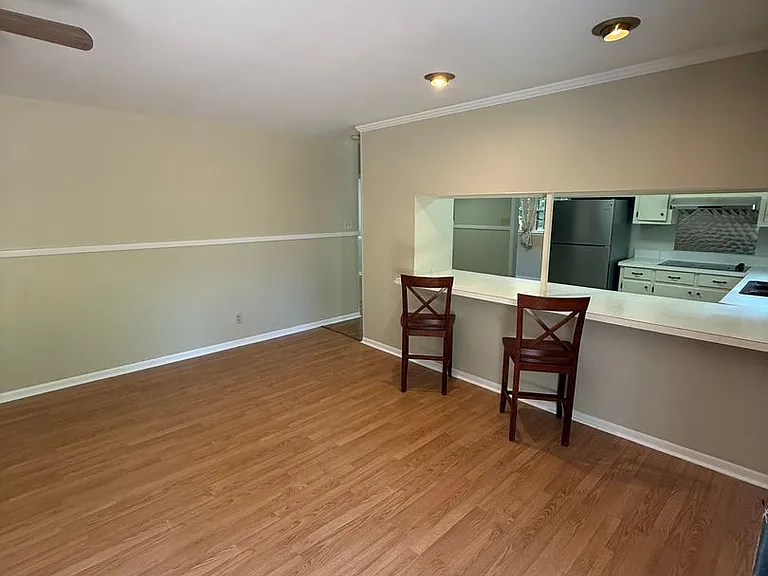 117 Windemere Rd — Photo 5