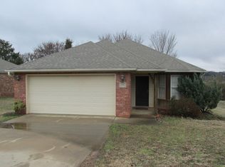 1103 N 8th St, Van Buren, AR 72956