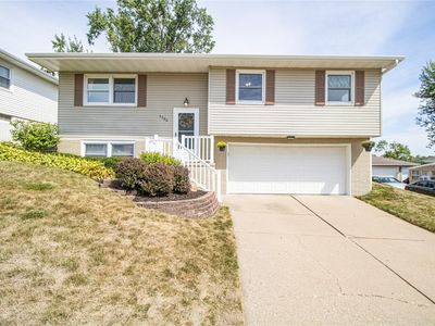 1703 Hillside Dr NW, Cedar Rapids, IA, 52405