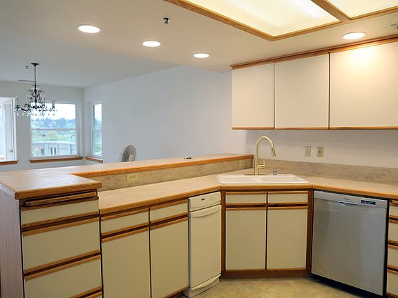 4th image of 651 SE Bayshore Dr