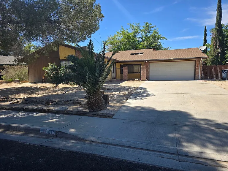 1019 Scott St — Photo 2