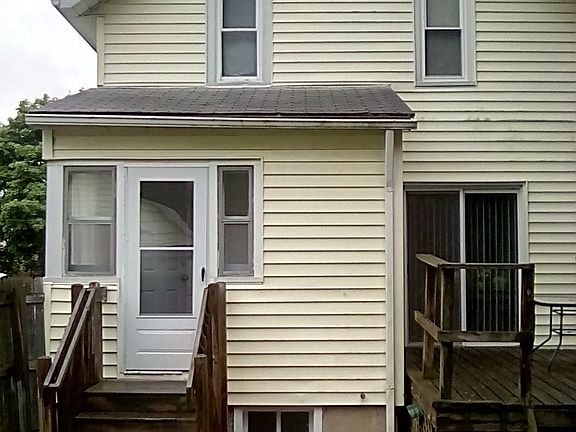 3rd image of 945 Van Buren Ave NW