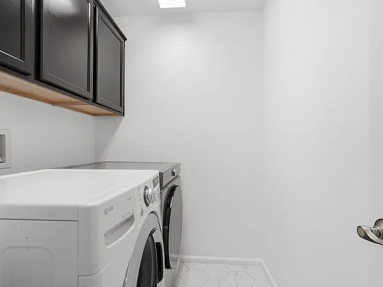 10815 W Avenida Del Rey — Photo 31