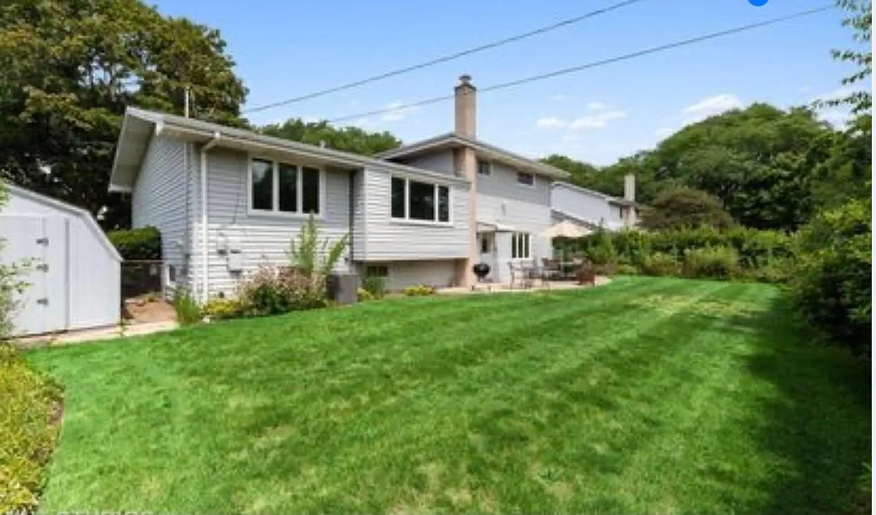 1403 E Greenwood Dr photo 1