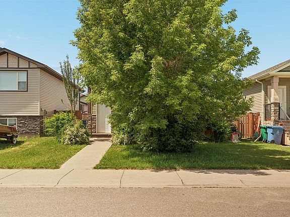 2nd image of 136 NE Mount Sundance Cres W