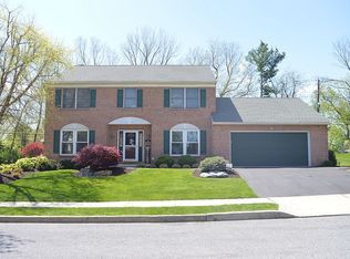 82 Madison Ln, Whitehall, PA 18052