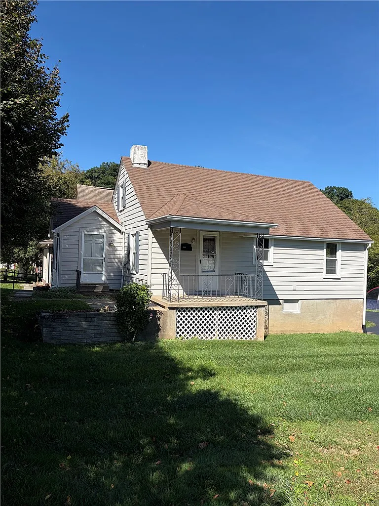 2 bed, $900 — Photo 1