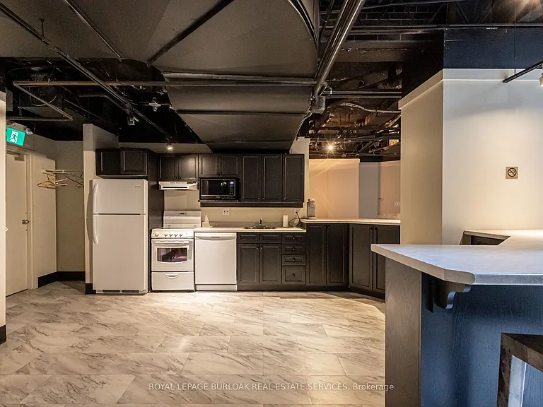 36 James St S #1403 — Photo 36