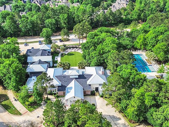 5th image of 212 S Spotted Fern Dr