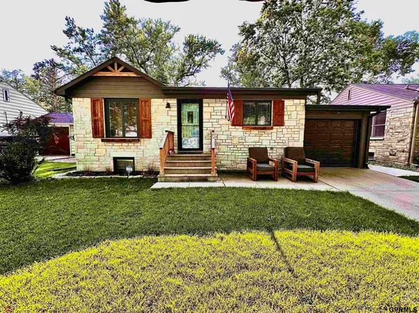 2845 S 44th St, Lincoln, NE 68506