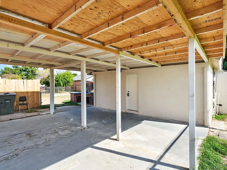 1023 W Congress St — Photo 24