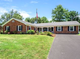 132 Ravenwood Rd, Versailles, KY 40383