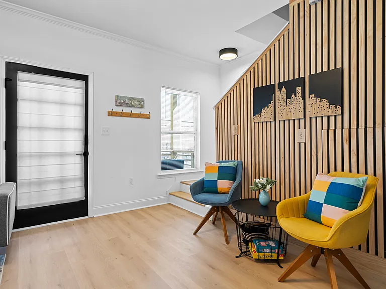 604 Julian St NW — Photo 14