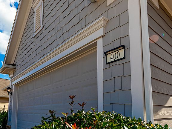 3rd image of 400 Larch Looper Dr